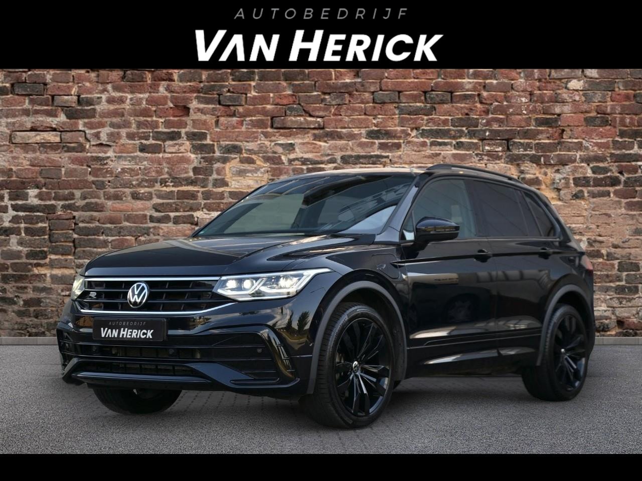 Volkswagen Tiguan - 1.4 TSI eHybrid R-Line Business+ | Black Style | IQ Light | Travel Assist | Trekhaak - AutoWereld.nl