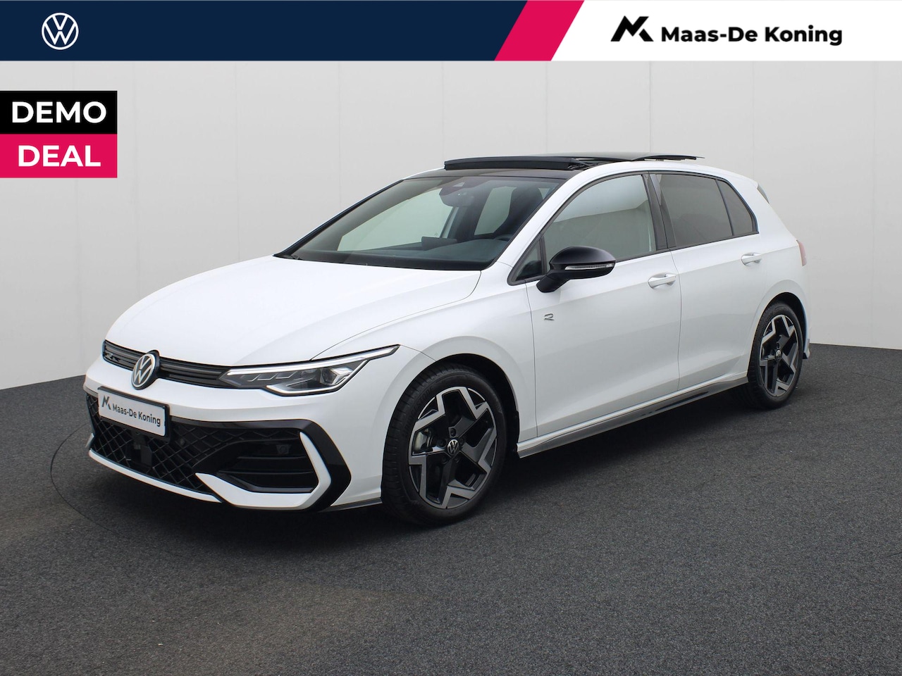 Volkswagen Golf - 1.5eTSI/150PK R-Line Blackstyle DSG · NIEUW MODEL · Panoramadak · Camera + Parkeersensoren - AutoWereld.nl