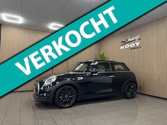 MINI Cooper - 1.5 Business * Automaat / Panoramadak / Navigatie / LM Velgen / NL Auto