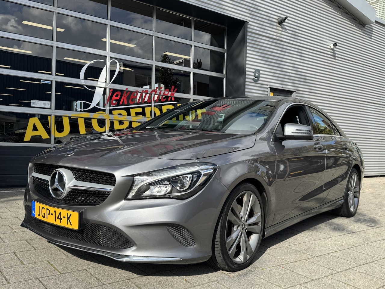 Mercedes-Benz CLA-Klasse - 180 Ambition & Urban - Navigatie I Airco I Bi-Xenon I PDC I Sport interieur I Dealer onder - AutoWereld.nl