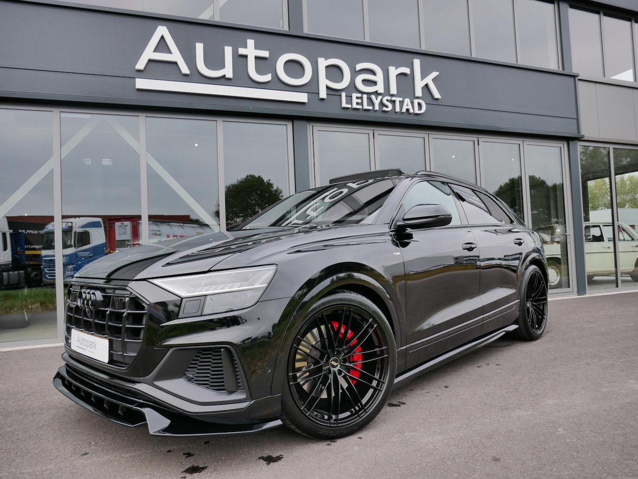 Audi Q8 - 55 TFSI Quattro ABT, 23 Inch Velgen, S-line, Panoramadak, Matrix, Head-up, 360 - AutoWereld.nl