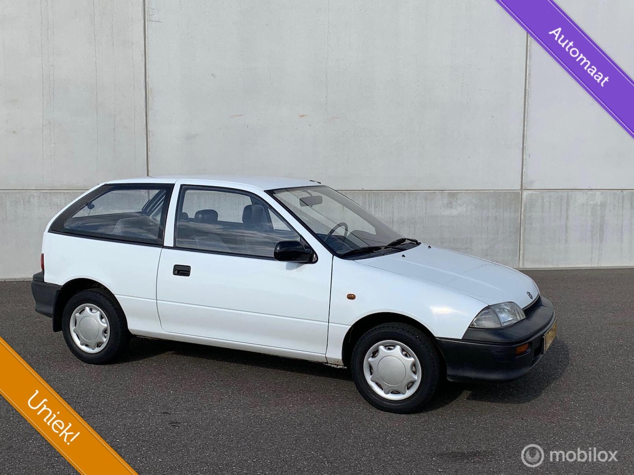 Suzuki Swift - 1.0 Spirit AUTOMAAT 3-DEURS APK TOT 08/10/2027 - AutoWereld.nl