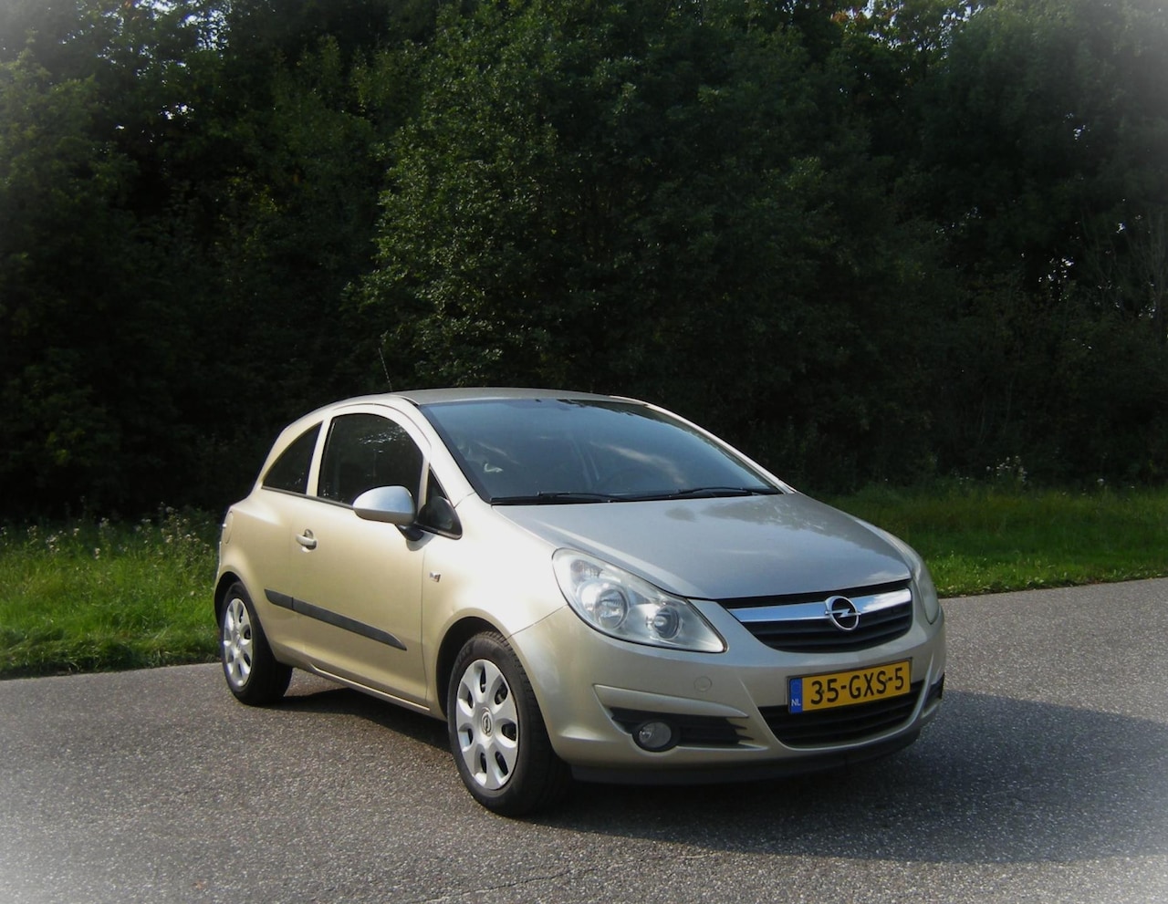 Opel Corsa - 1.4-16V Business . Airco . Trekhaak . Elec ramen . Audio . enz - AutoWereld.nl