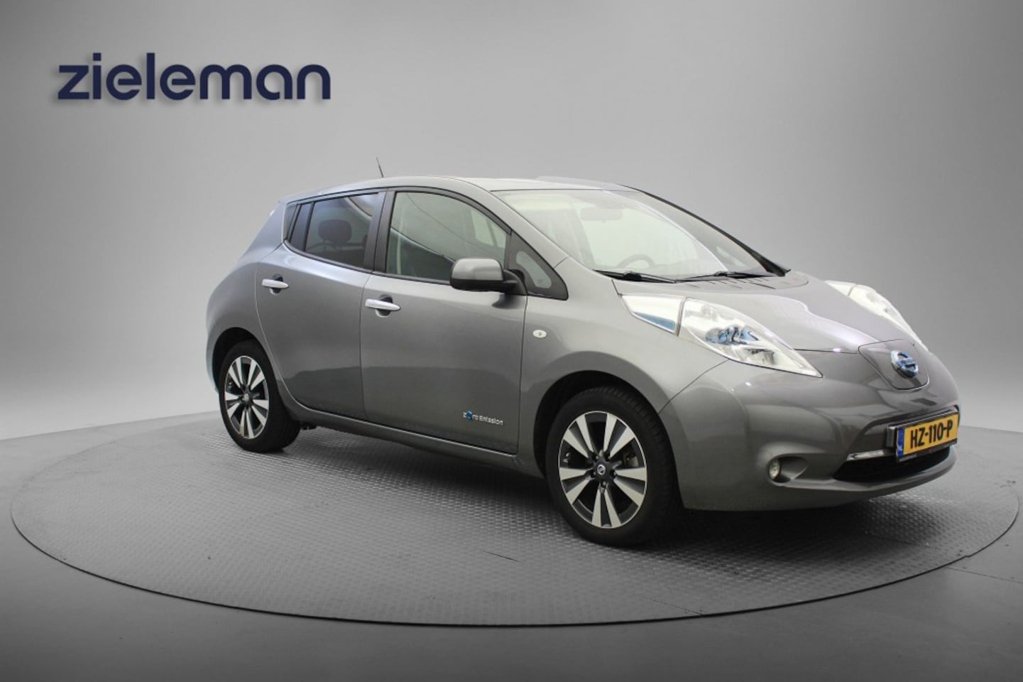 Nissan LEAF - Tekna 30 kWh - Navi, Camera, Cruise, Leer, BOSE, Trekhaak, SOH 59% - AutoWereld.nl