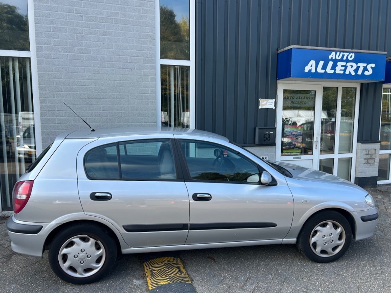 Nissan Almera - 1.5 LUXURY AIRCO - AutoWereld.nl