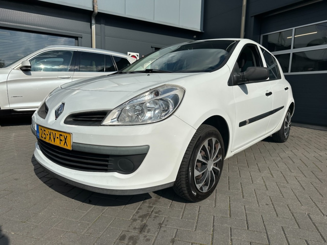 Renault Clio - 1.2 16V  met nieuwe APK! - AutoWereld.nl