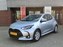 Toyota Yaris - HYBRID 115 APPLE/ANDROID 16'' LM-VELGEN CAMERA CLIMA AD-CRUISE BLUETOOTH NL-AUTO