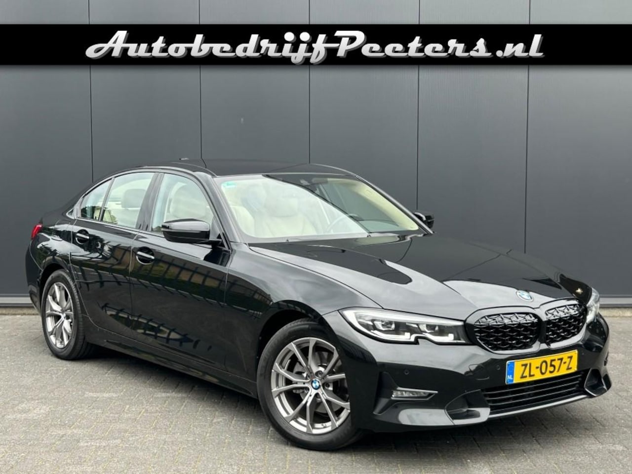 BMW 3-serie - 320i Sport Line 1e eigenaar Leder Navi LED Sportstoel e.Trekhaak - AutoWereld.nl