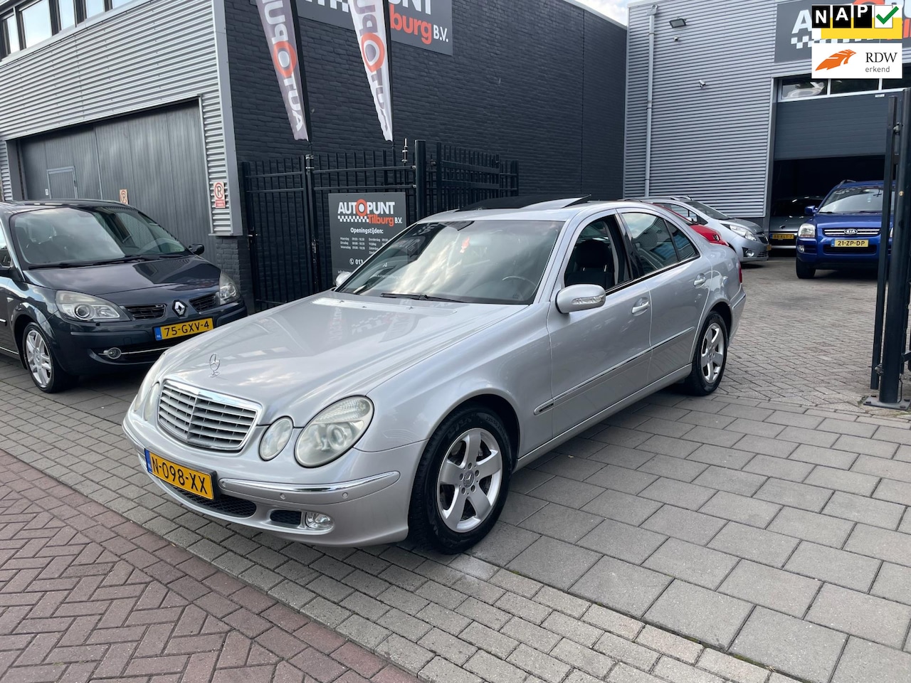 Mercedes-Benz E-klasse - E240 Elegance Schuifdak Airco PDC NAP APK - AutoWereld.nl