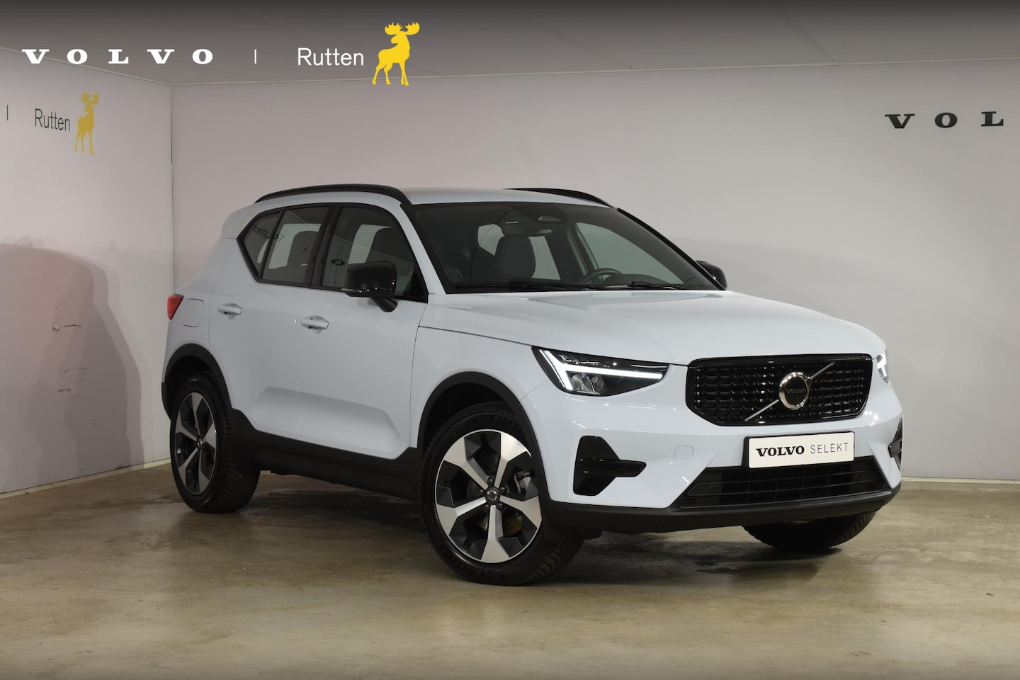 Volvo XC40 - B4 211PK Plus Dark / Navigatie / Adaptive Cruise / Harman Kardon / Stuur & Stoelverwarming - AutoWereld.nl