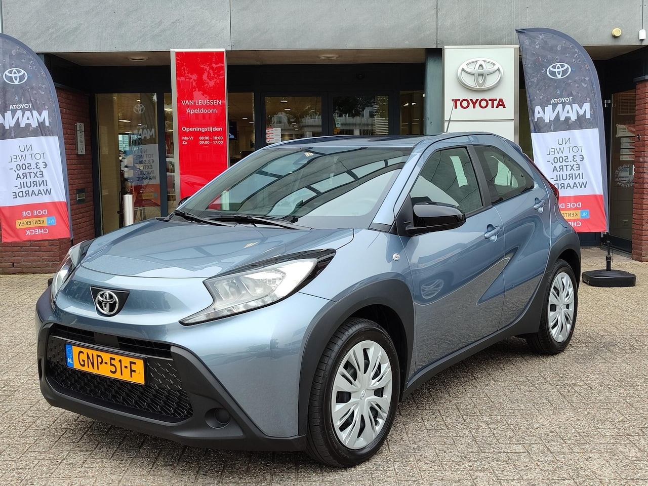 Toyota Aygo X - 1.0 VVT-i MT PLAY AIRCO AD-CRUISE CAMERA APPLE/ANDROID EL-RAMEN/SPIEGELS NL-AUTO - AutoWereld.nl