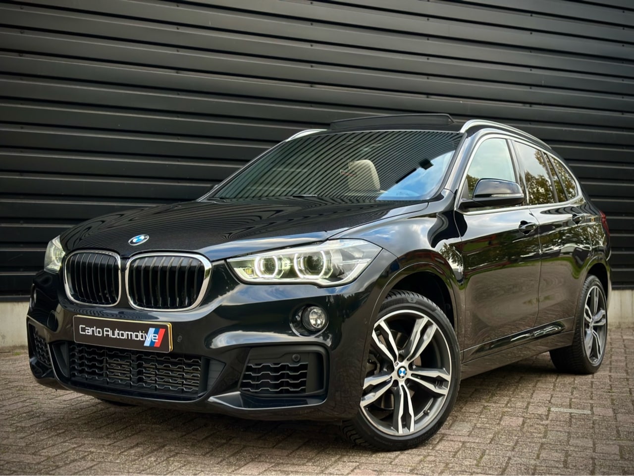 BMW X1 - sDrive20i M-SPORT PANO|HUD|CAMERA|HiFi|HAAK - AutoWereld.nl