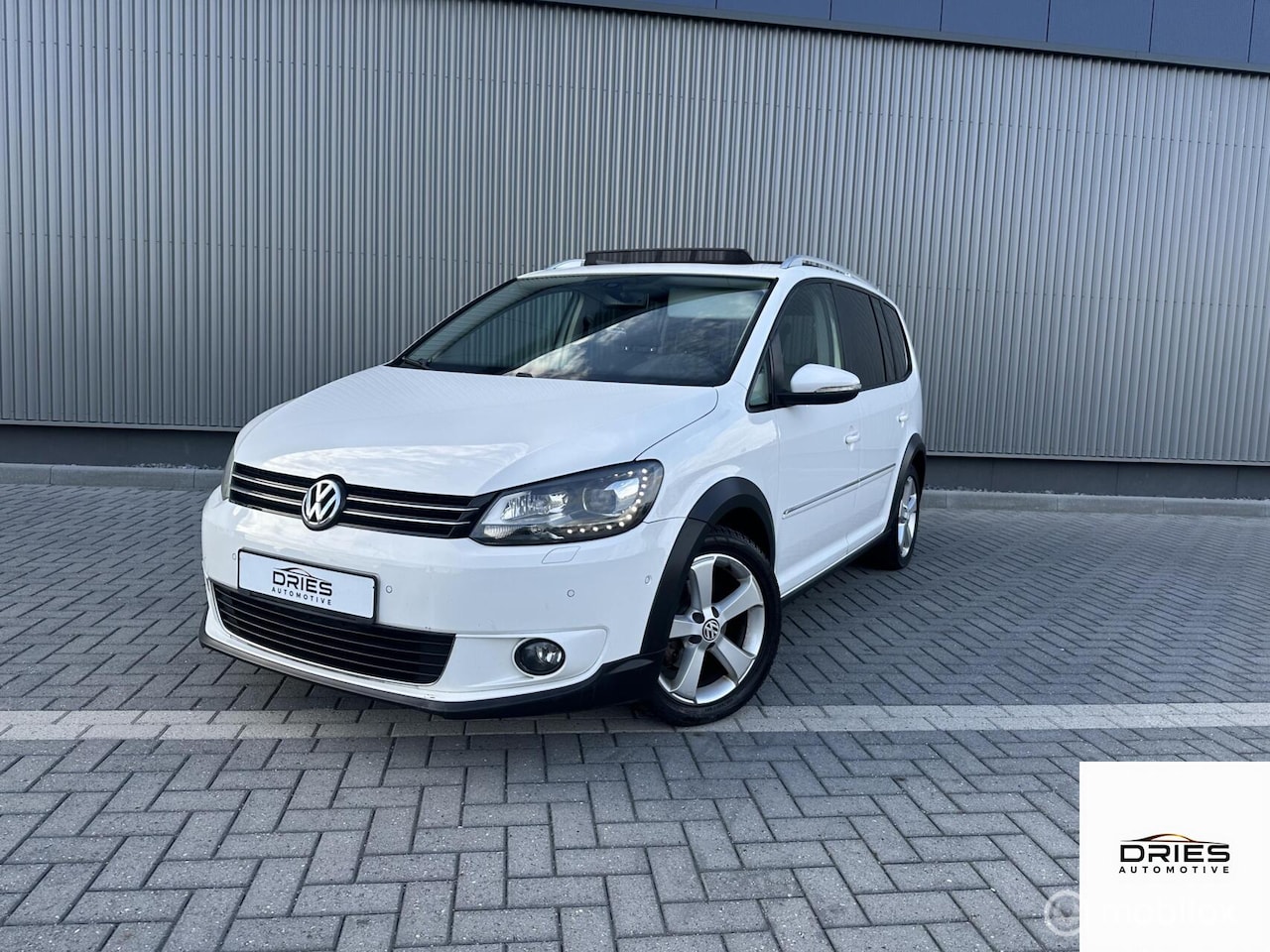 Volkswagen Touran Cross - 1.2 TSI Highline l Pano l 7 Persoons - AutoWereld.nl