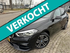 BMW 1-serie - 118i 2022 140PK High/Executive M-Edition SPORT PANO LEER NAP