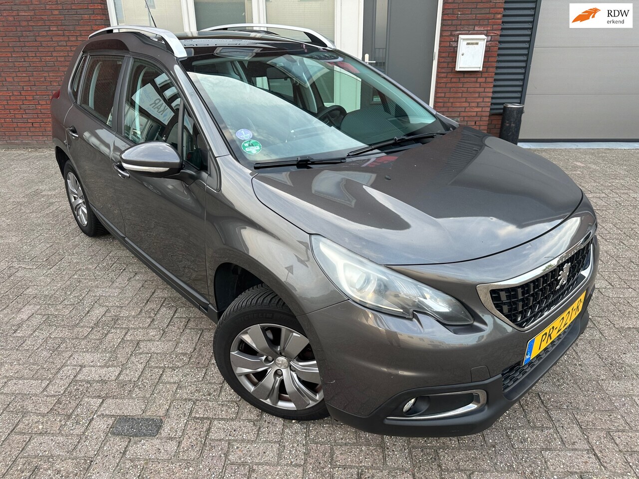 Peugeot 2008 - 1.2 PureTech Blue Lion / Pano / Navi / PDC / Cruise / NAP - AutoWereld.nl