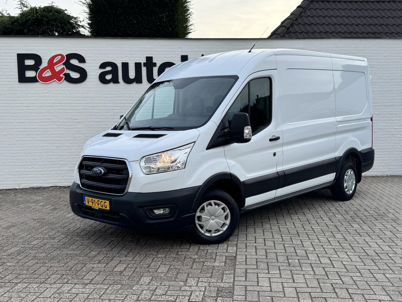 Ford Transit - 290 2.0 TDCI L2H2 Trend Airco Cruise Pdc 3 Zitplaatsen Usb Laadruimte beveiliging - AutoWereld.nl