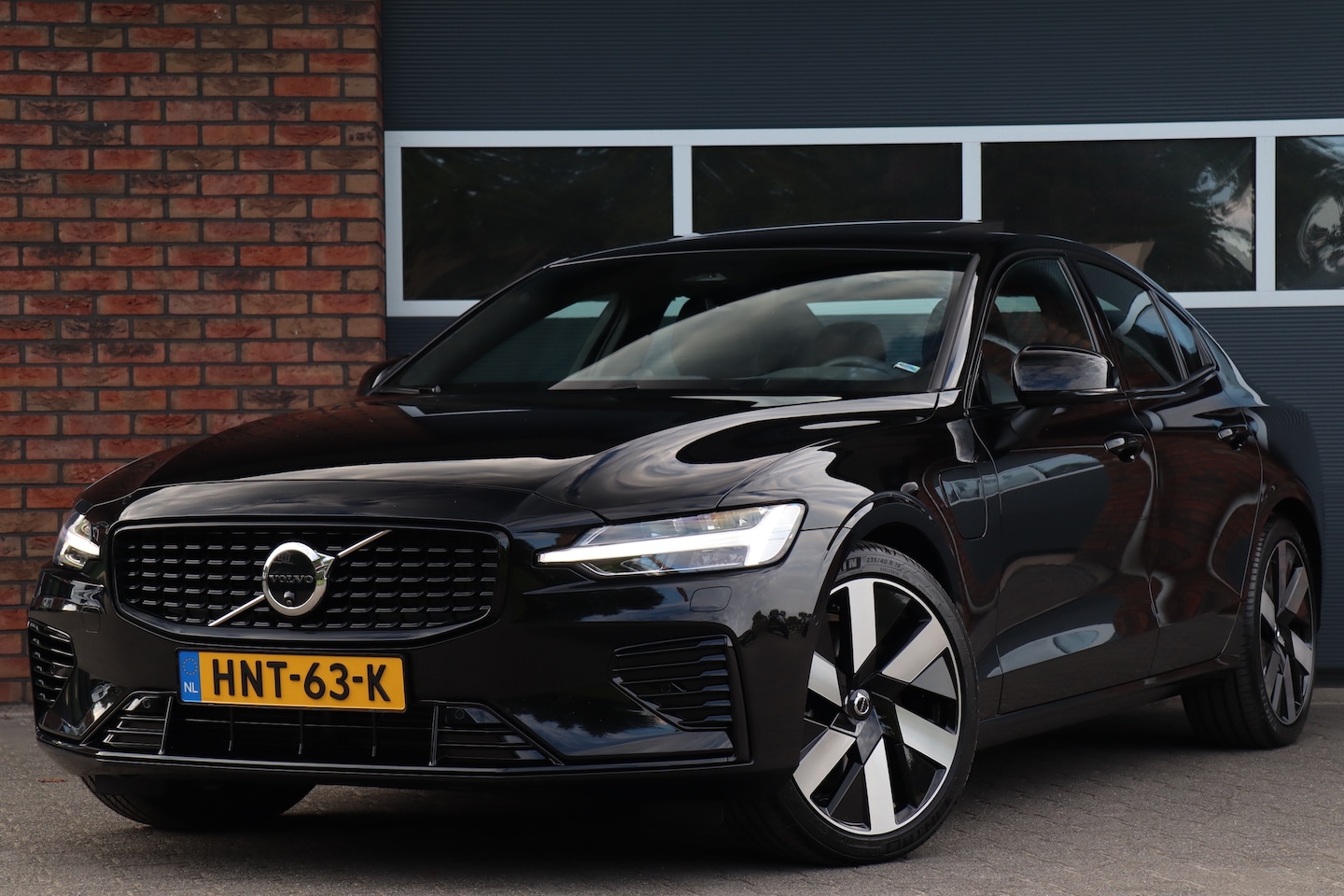 Volvo S60 - 2.0 Recharge T8 AWD Ultimate Dark 2.0 Recharge T8 AWD Ultimate Dark, Pano, Bowers & Wilkins - AutoWereld.nl
