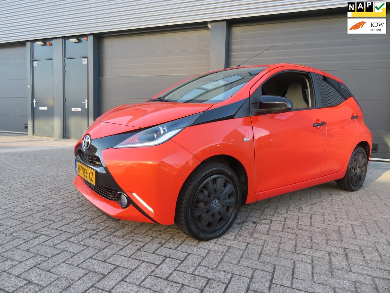 Toyota Aygo - 1.0 VVT-i x-play nieuwstaat airco nieuwe apk 2026 - AutoWereld.nl