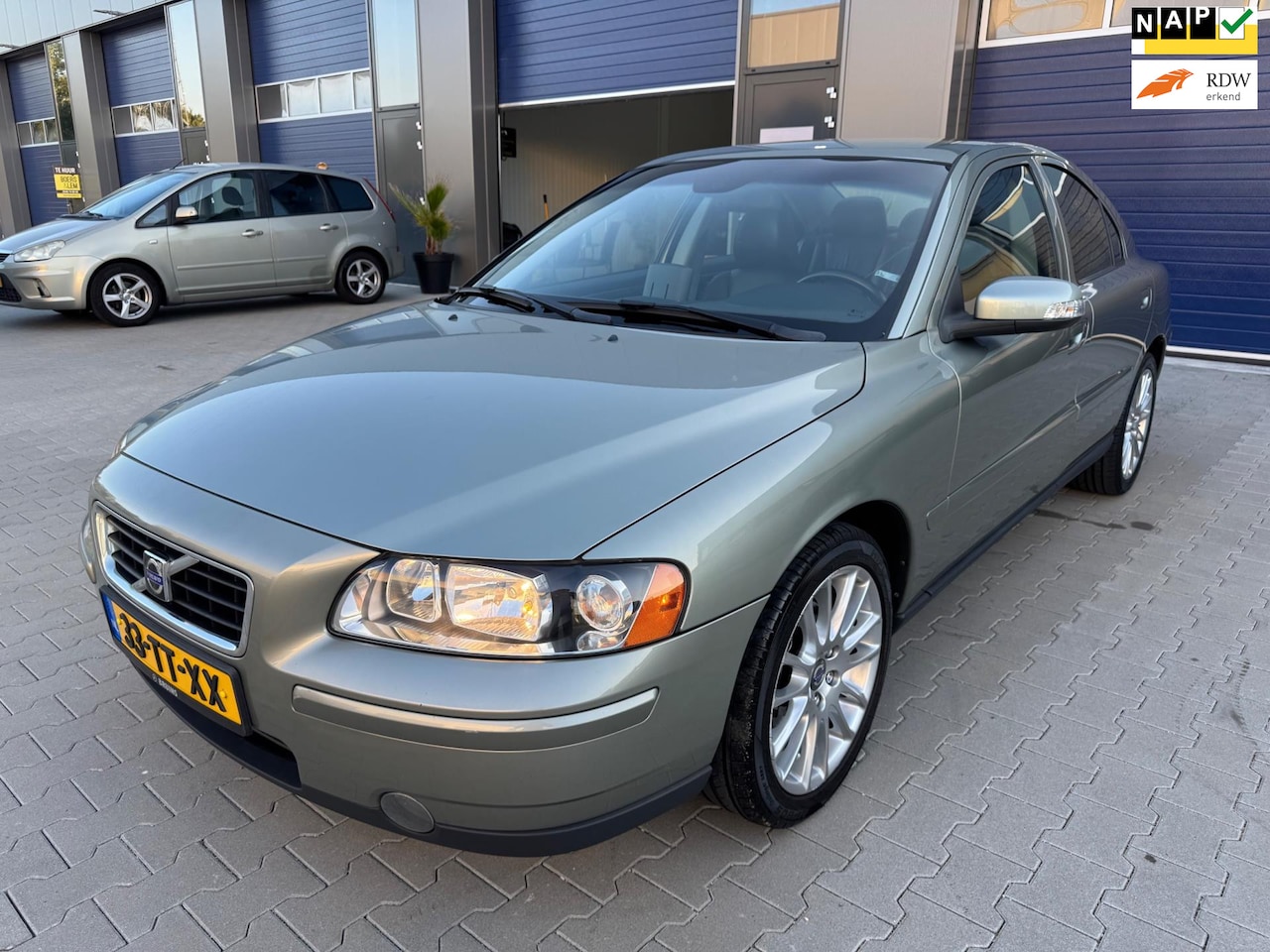 Volvo S60 - 2.4 Kinetic leder stoelverwarming zeer nette auto voll!! - AutoWereld.nl