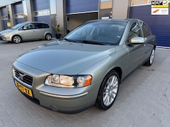 Volvo S60 - 2.4 Kinetic leder stoelverwarming zeer nette auto voll