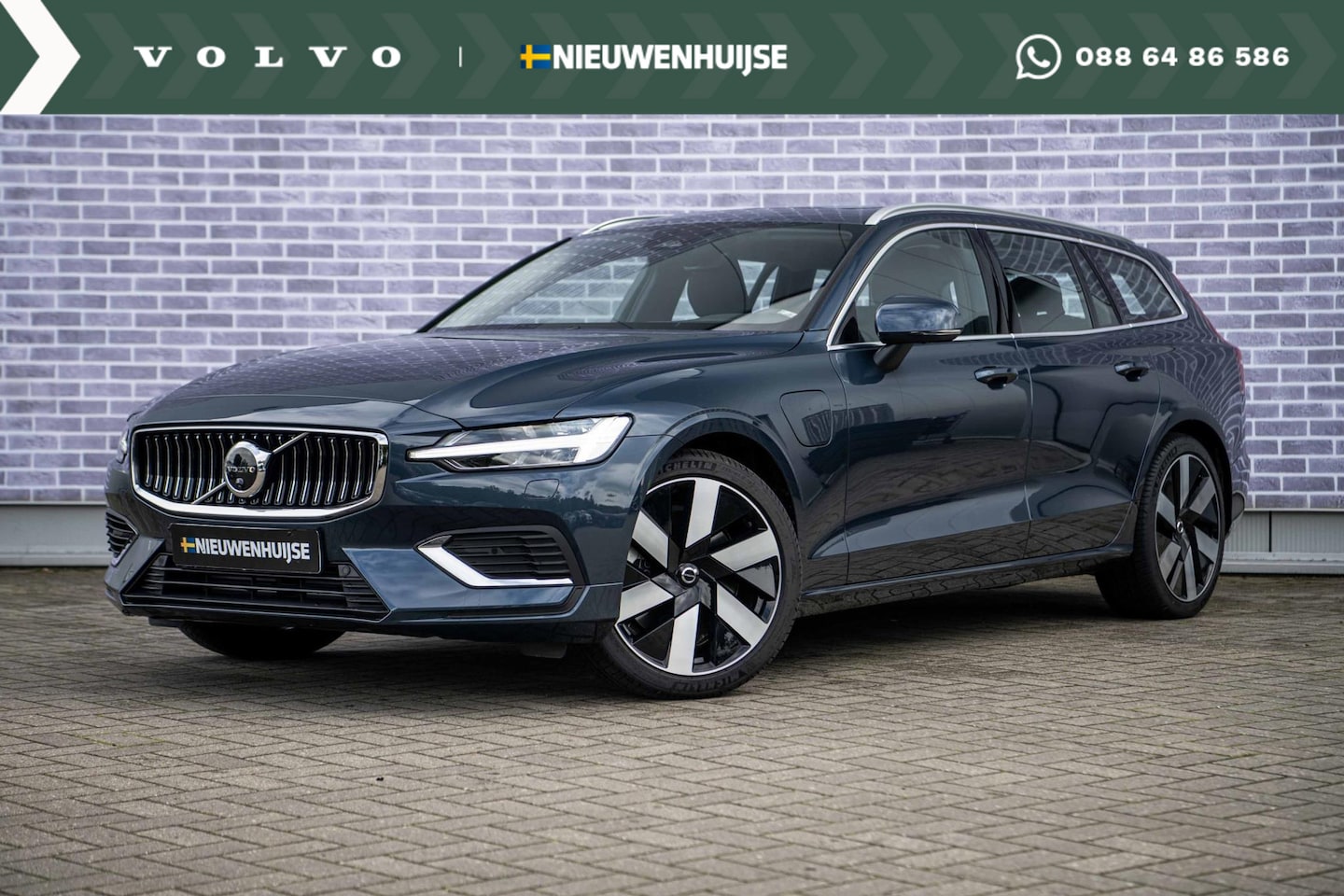 Volvo V60 - 2.0 T6 Plug-in hybrid AWD Ultimate Bright | Panoramadak | Gelamineerd Glas | 360 Camera | - AutoWereld.nl