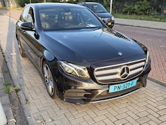 Mercedes-Benz E-klasse - 220 d Business Solution AMG Jonge motor, zwart Nappa lederen interieur en panoramadak.