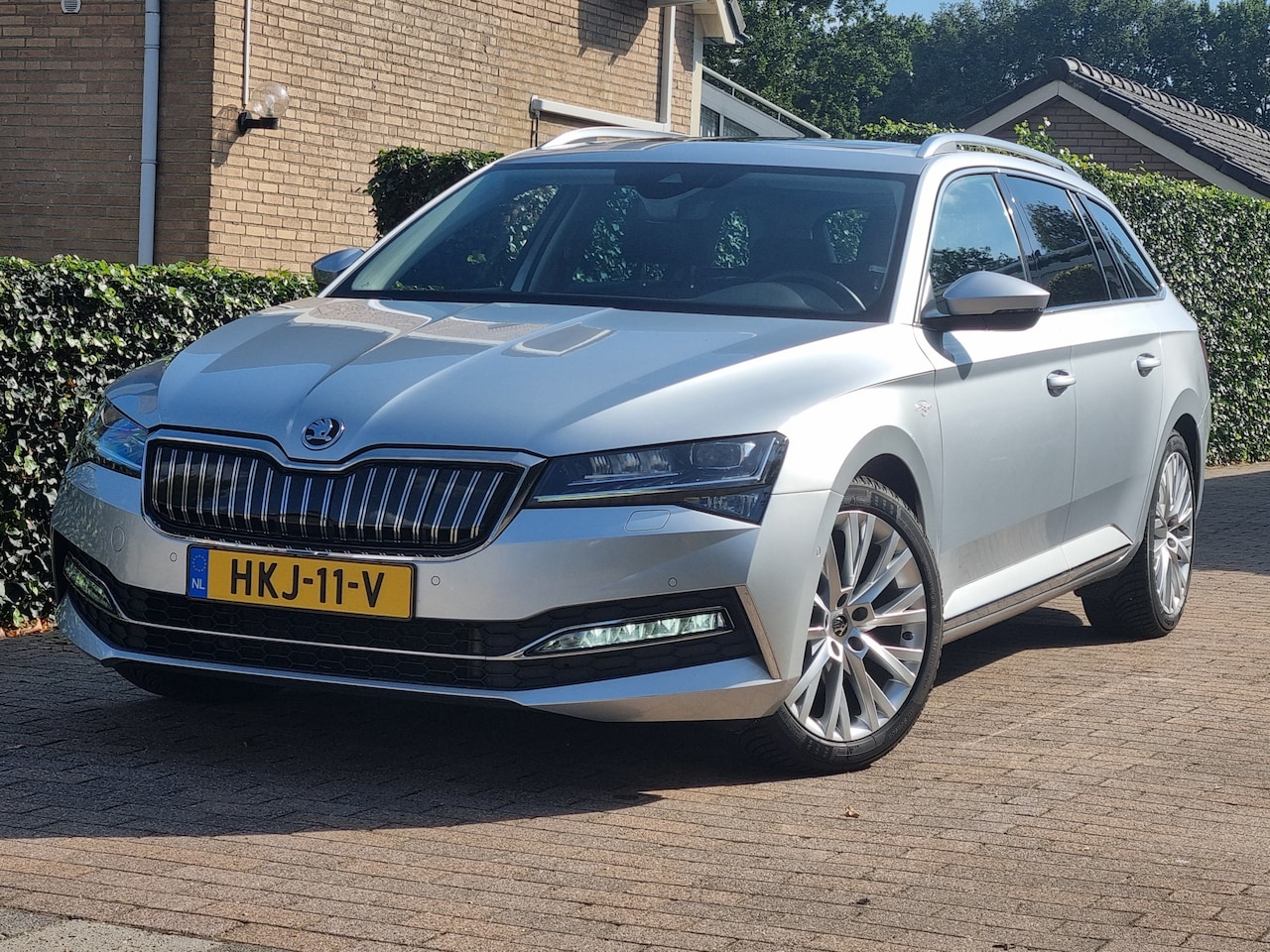 Skoda Superb Combi - 1.4 TSI iV Business Edition Plus 218 pk DSG Laurin & Klement 72.238km - AutoWereld.nl
