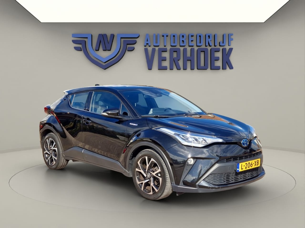 Toyota C-HR - 1.8 Hybrid Dynamic Trekhaak - NL Auto - Carplay - AutoWereld.nl