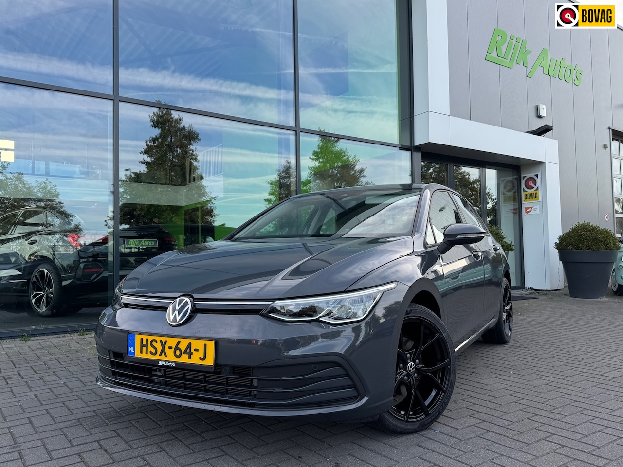 Volkswagen Golf - 1.0 eTSI Life * Camera * Stoel + Stuur verwarming * ACC - AutoWereld.nl