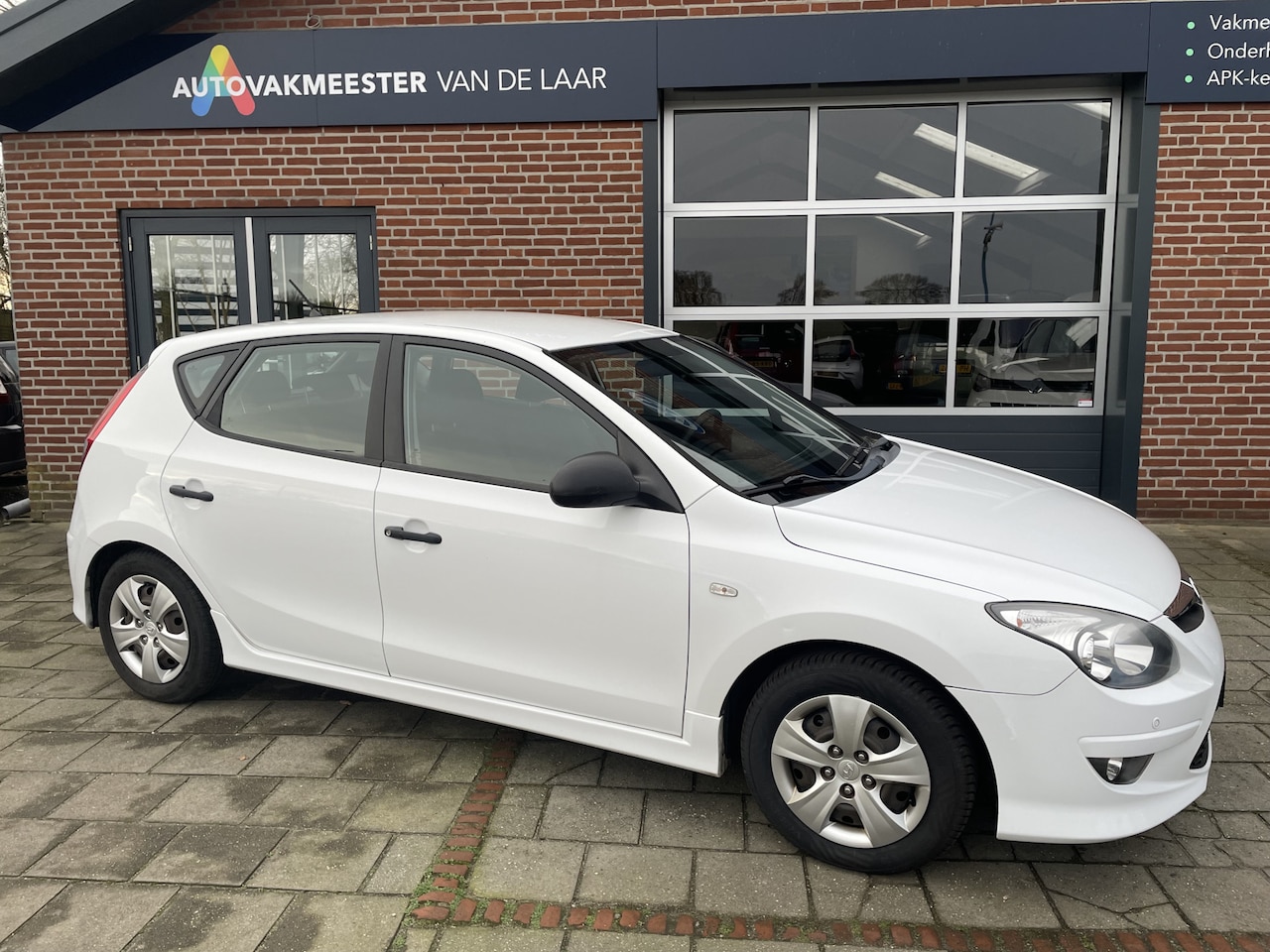 Hyundai i30 - 1.4i i-Drive GEEN AIRCO ( Centrale vergrendeling, Radio/CD) RIJKLAARPRIJS! - AutoWereld.nl