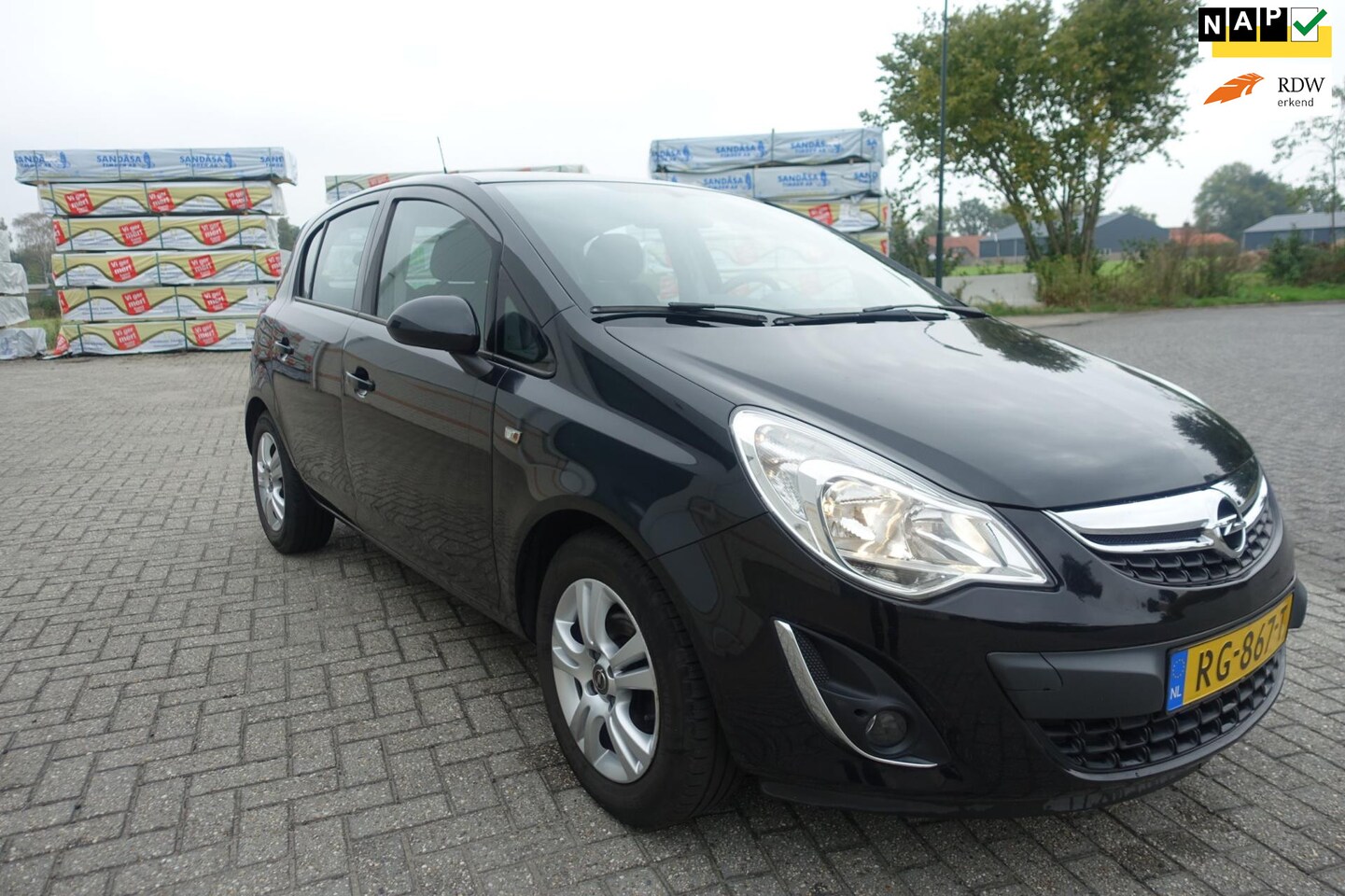 Opel Corsa - 1.2-16V Design Edition - let op bijna 2014 - lm velgen - cruise control -mistlampen - AutoWereld.nl