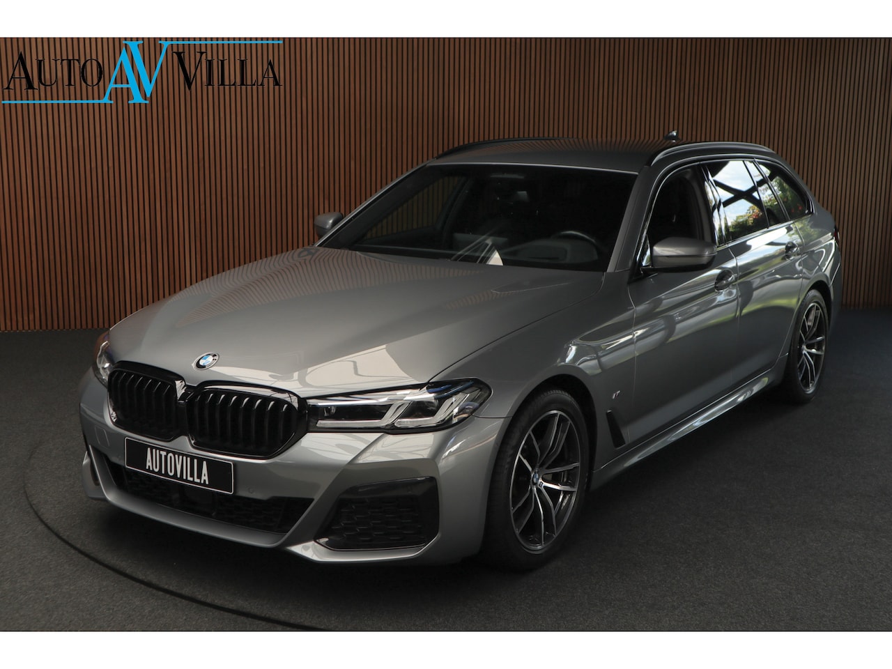 BMW 5-serie Touring - 520i M-Sport HUD Matrix DAP ACC Leer PDC Elektr. uitklapbaar trekhaak Elektr. bedienbaar a - AutoWereld.nl