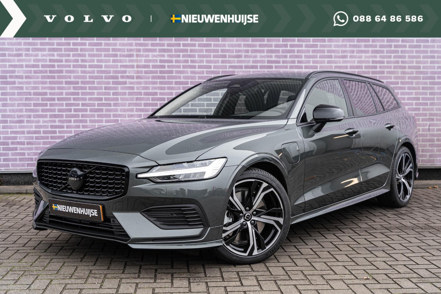 Volvo V60 - 2.0 T6 Plug-in hybrid AWD Essential | Climate | Driver Assist | Leder| getint glas | 19" | - AutoWereld.nl