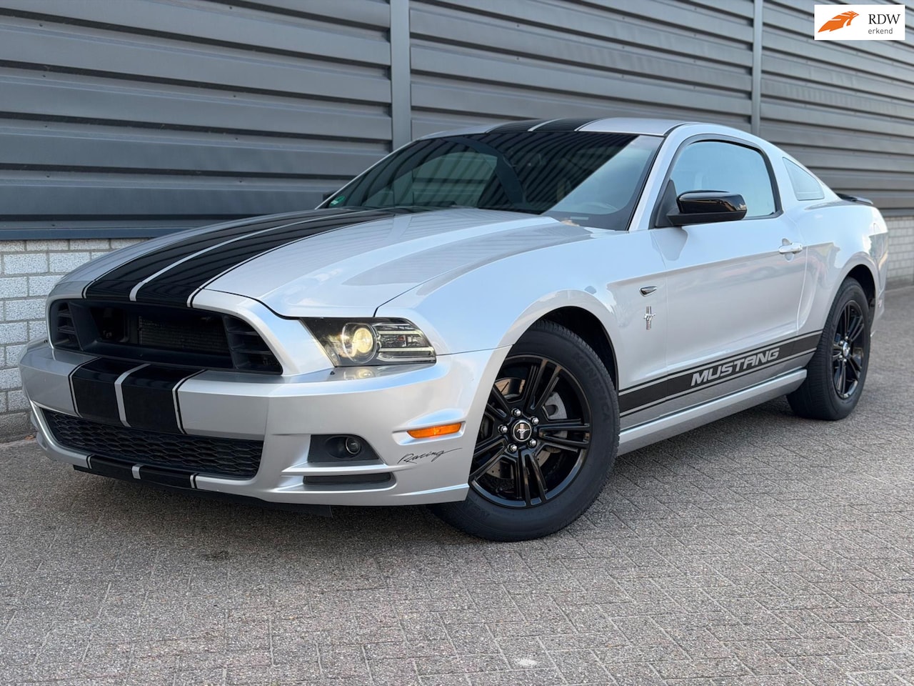 Ford Mustang - USA 3.7 V6 AUT Cruise Airco Custom interior!! - AutoWereld.nl