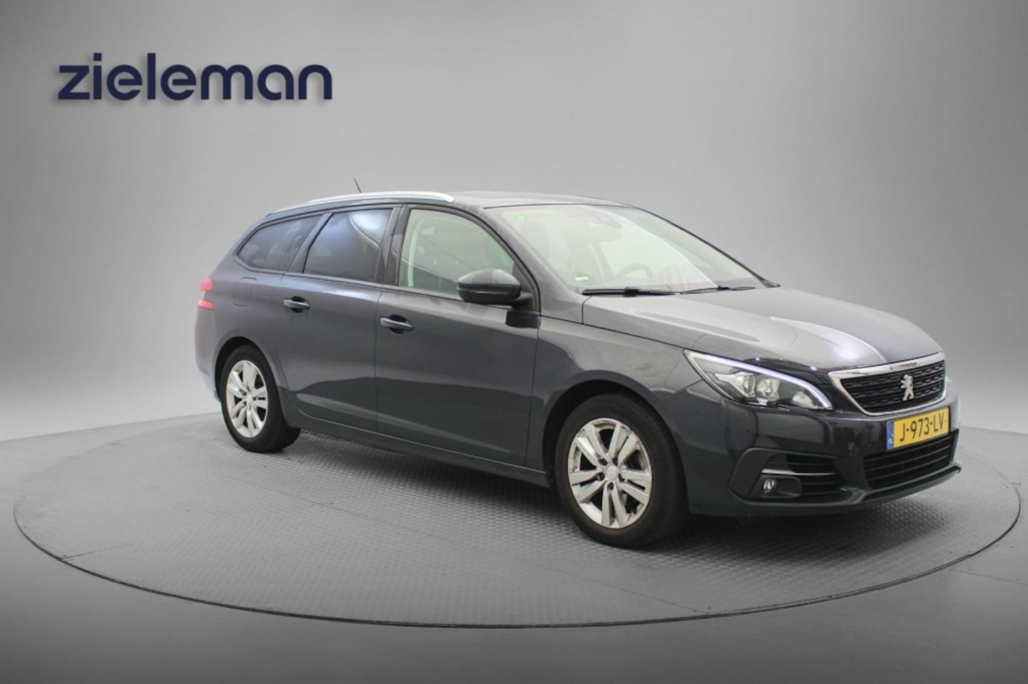 Peugeot 308 - SW 1.2 PureTech Executive - Carplay, Panorama, Cruise, Trekhaak - AutoWereld.nl