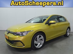 Volkswagen Golf - 1.0 eTSI Life Business CARPLAY/CAMERA/DIG.COCKPIT/LMV