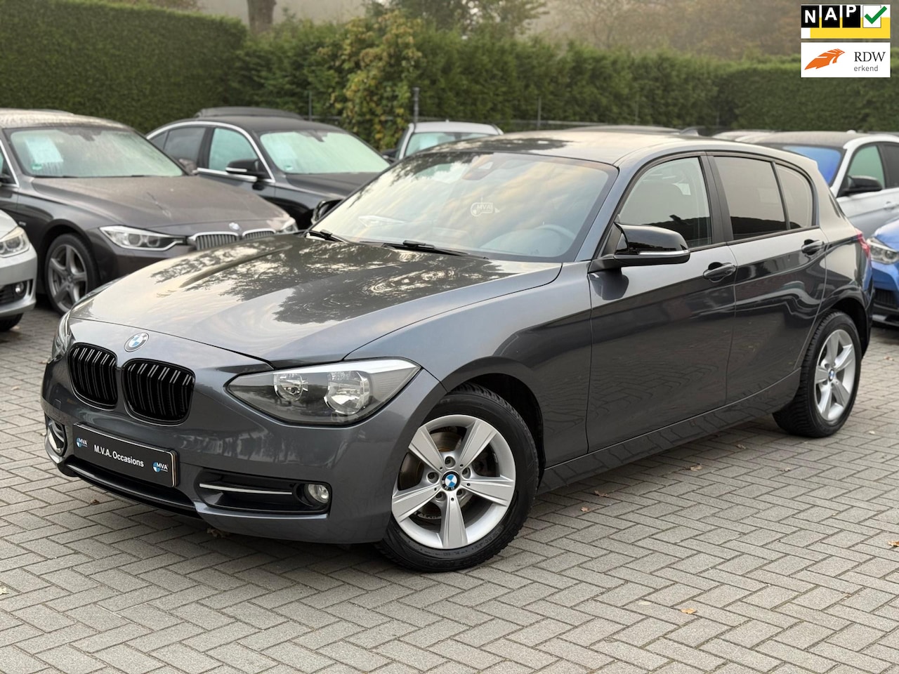 BMW 1-serie - 116i Business+ Sport|Nieuwe Ketting + Klepseals|Navigatie|Airco|Stoelverw.|Nette staat.. - AutoWereld.nl