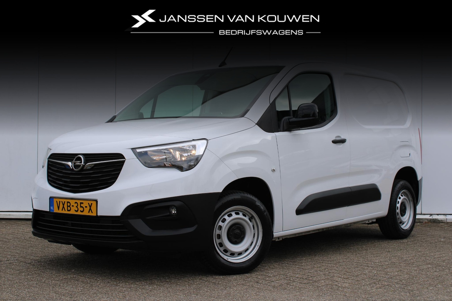 Opel Combo - 1.5 BlueHDi 100 pk L1 Navigatie / Parkeercamera / Ramen achterdeuren - AutoWereld.nl