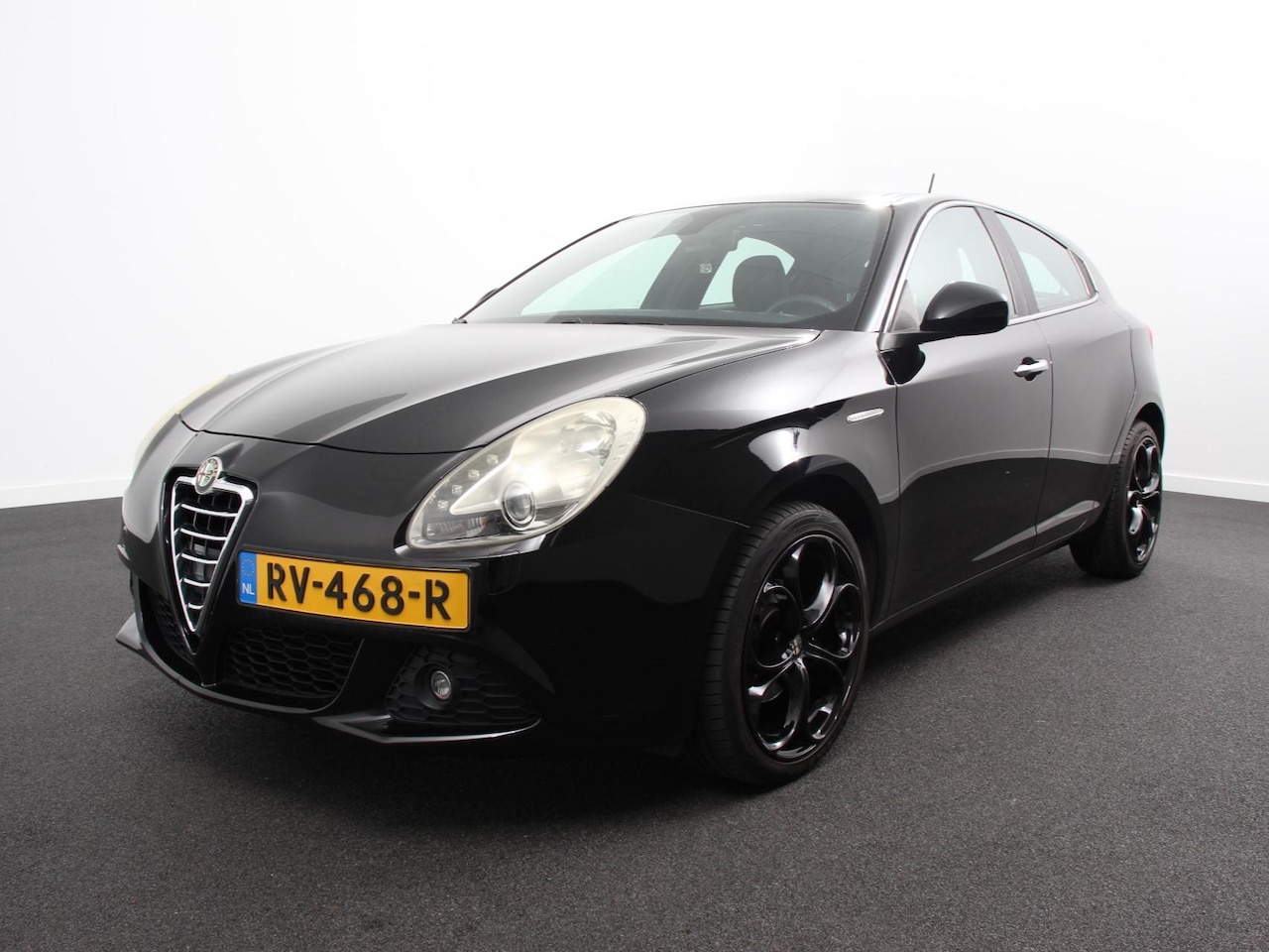 Alfa Romeo Giulietta - 1.4 T Distinctive Airco Cruise control Panorama dak Radio Lichtmetalen velgen Leder APK 30 - AutoWereld.nl