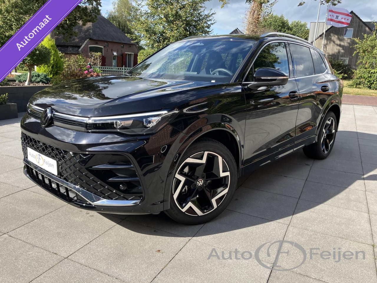 Volkswagen Tiguan - 1.5 e R-LINE BUSINESS ,NAVIGATIE , TREKHAAK , CAMERA ,PDC, MASSAGE STOEL ,KEYLESS, BLIND S - AutoWereld.nl