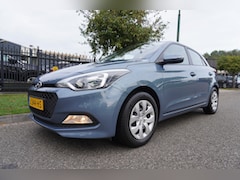 Hyundai i20 - 1.2i 78pk 5D Business Edition Airco T-haak Mooi
