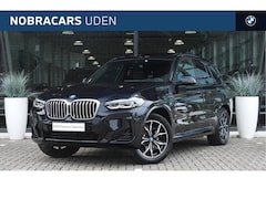 BMW X3 - xDrive30e M Sport Automaat / Panoramadak / Sportstoelen / Achteruitrijcamera / LED / Gestu