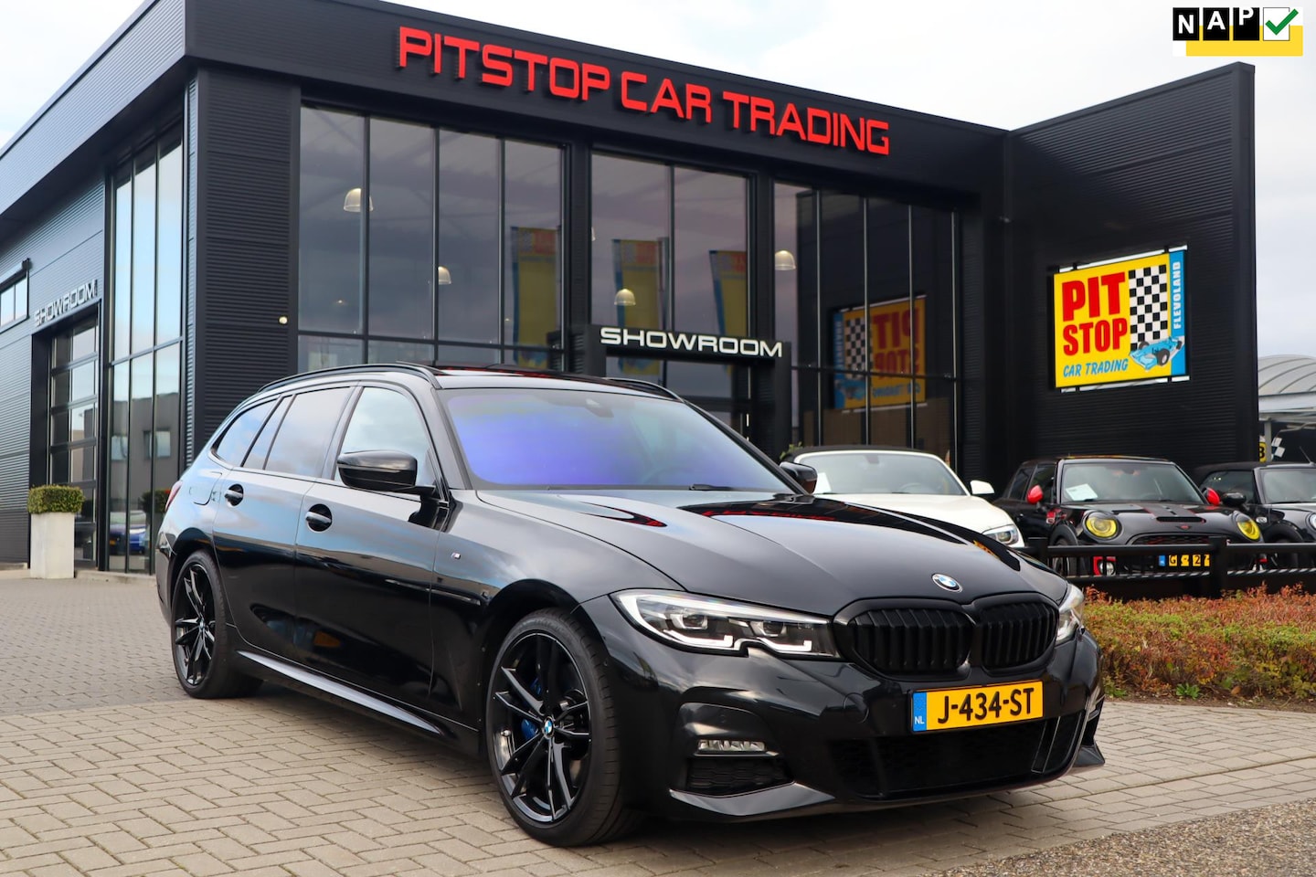 BMW 3-serie Touring - 330i M Sport 330i M-Sport, 259 PK, Pano, Leer, Trekhaak, Top!! - AutoWereld.nl