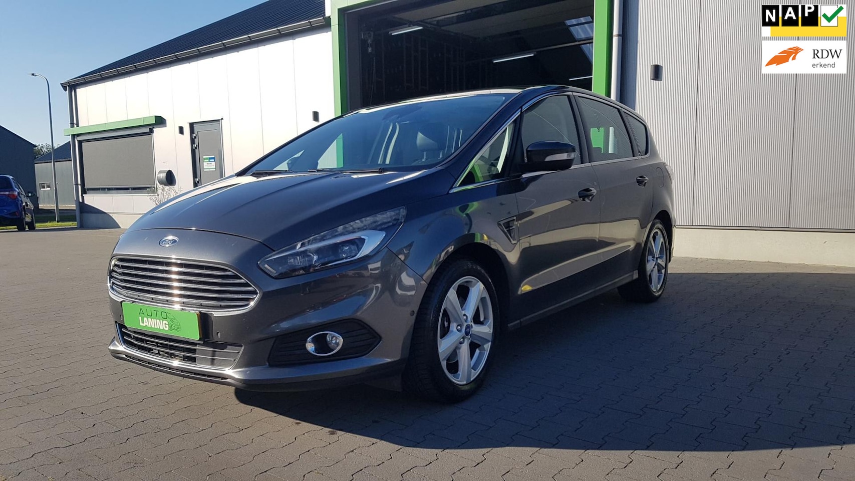 Ford S-Max - 1.5 Titanium in zeer nette staat en vele opties Veel ruimte Pano dak Climate Cruise Trekha - AutoWereld.nl