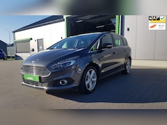 Ford S-Max - 1.5 Titanium in zeer nette staat en vele opties Veel ruimte Pano dak Climate Cruise Trekha