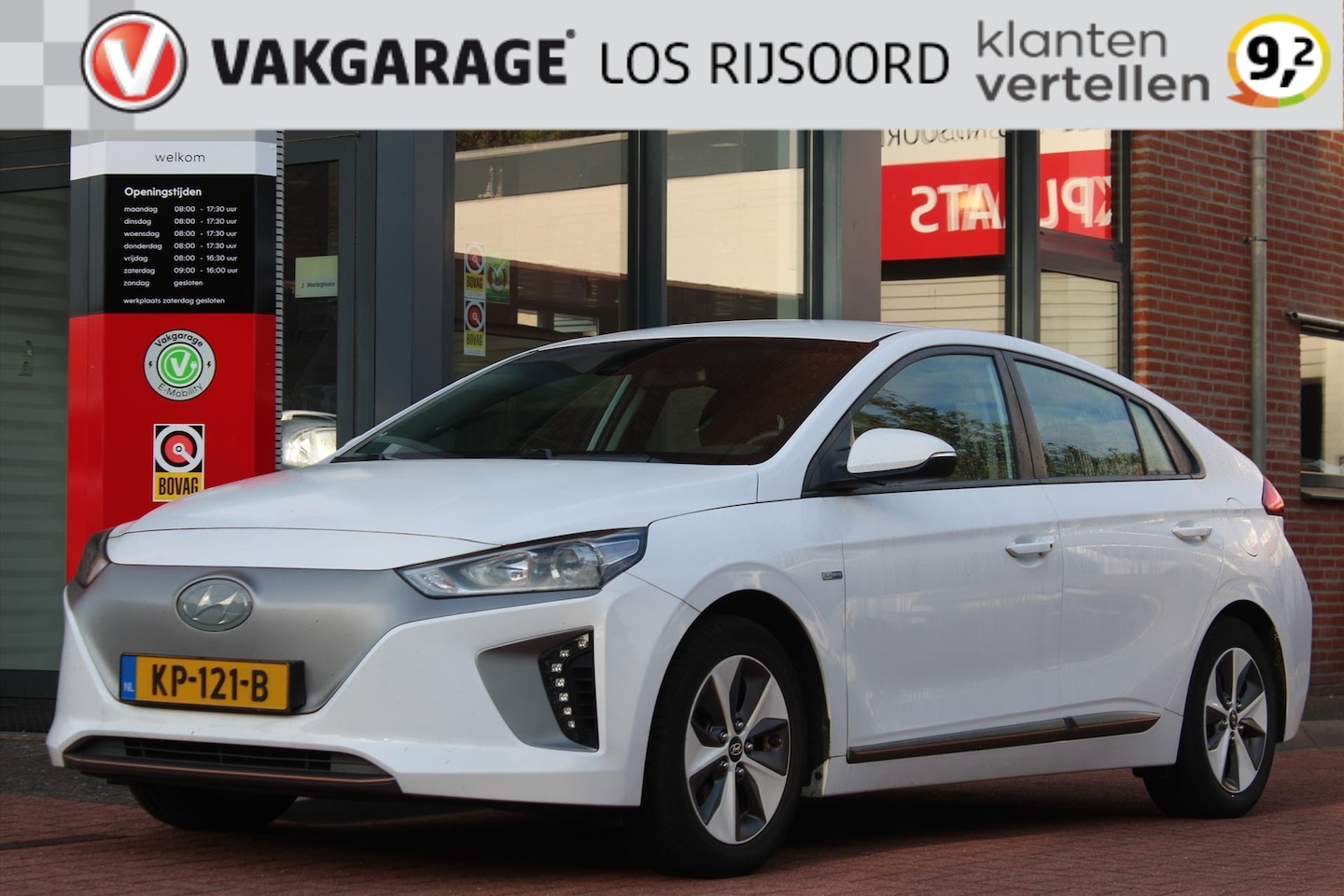 Hyundai IONIQ - EV *Comfort* | SOH 100% | Carplay | Navigatie | Adaptive Cruise & Climate Control | Orig. - AutoWereld.nl