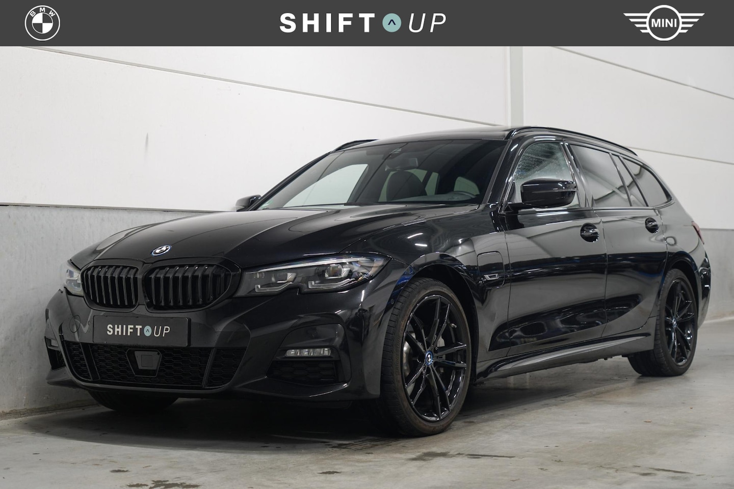BMW 3-serie Touring - 330e M-Sport | Panoramadak | Elektr. Trekhaak - AutoWereld.nl