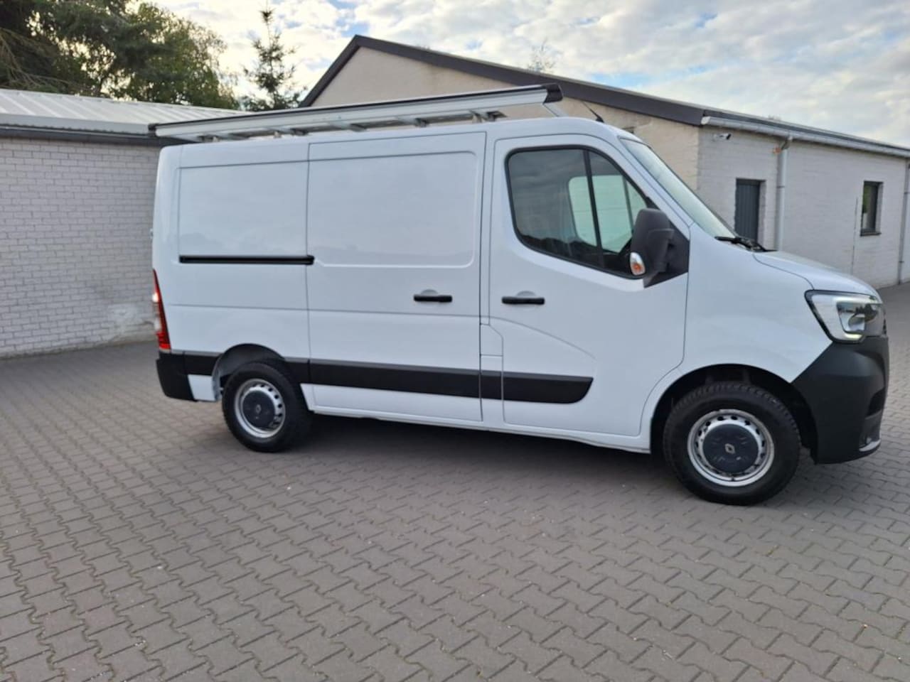 Renault Master - T28 2.3 dCi 135 L1H1 Imperiaal - AutoWereld.nl