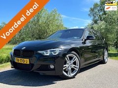 BMW 3-serie Touring - 318i Executive Automaat / M-Pakket / Sport-Leder / Navi / Trekhaak / Clima / 18" Velgen /