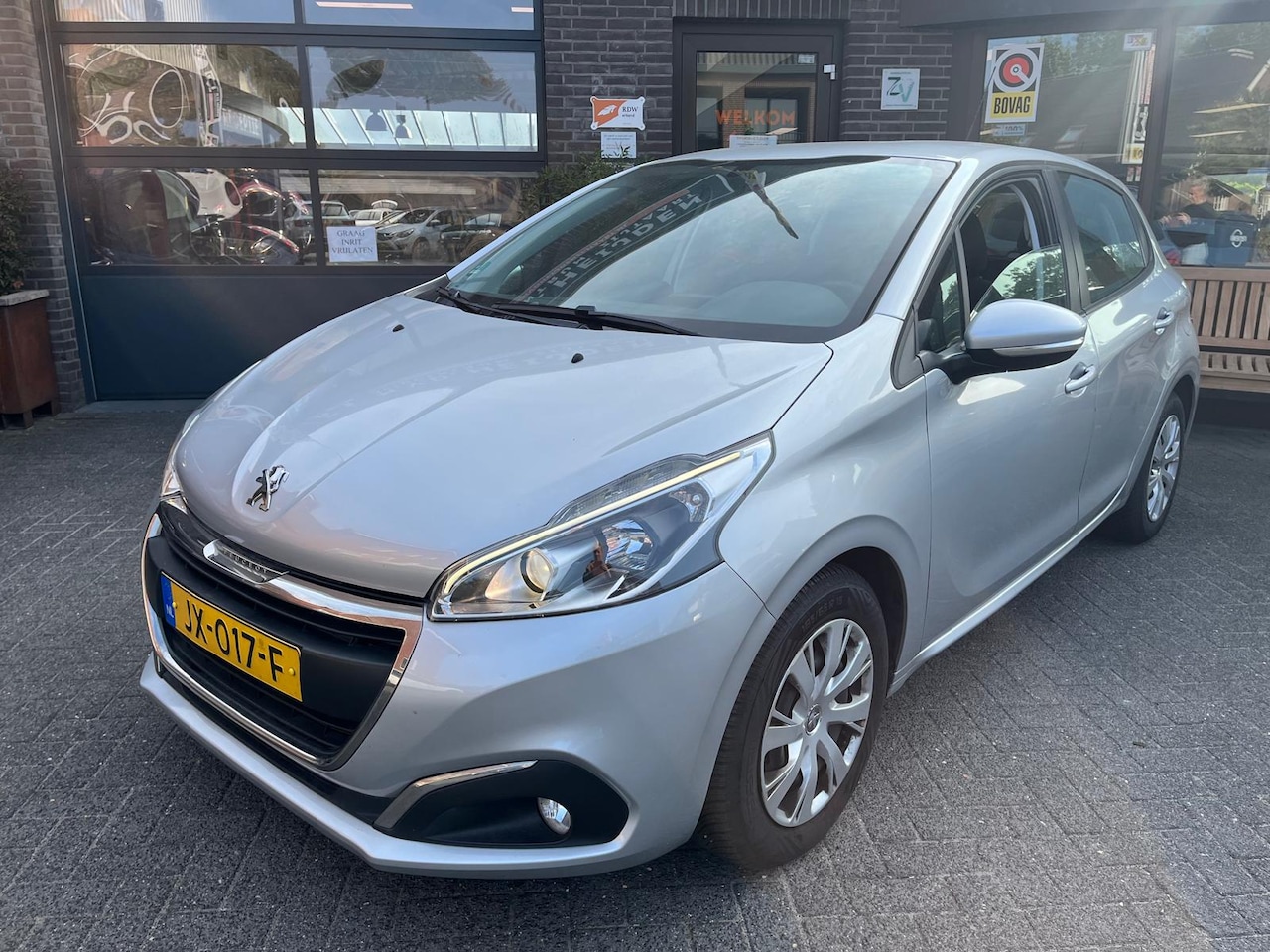 Peugeot 208 - 1.2 VTI 5-drs. App-Connect KOMT BINNEN - AutoWereld.nl